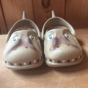 Polliwalks Dinosaur Toys for Feet Clogs Boys Girls Brown/Tan Heel Strap Size 6